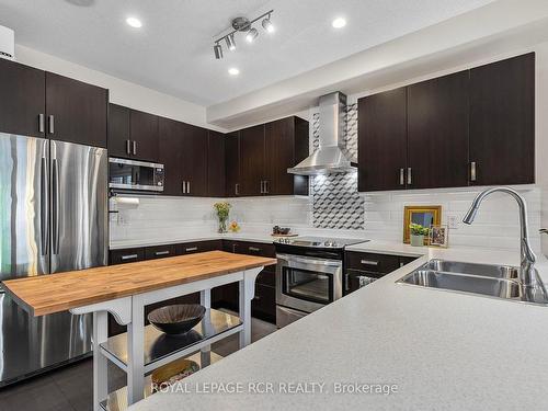 1 Irwin Cres, New Tecumseth, ON - Indoor Photo Showing Kitchen With Double Sink With Upgraded Kitchen