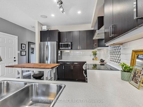 1 Irwin Cres, New Tecumseth, ON - Indoor Photo Showing Kitchen With Double Sink