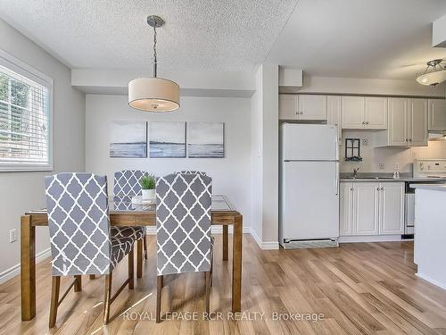 43-3 Carriage Walk, Aurora, ON - Indoor Photo Showing Kitchen