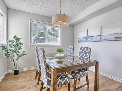 43-3 Carriage Walk, Aurora, ON - Indoor Photo Showing Dining Room