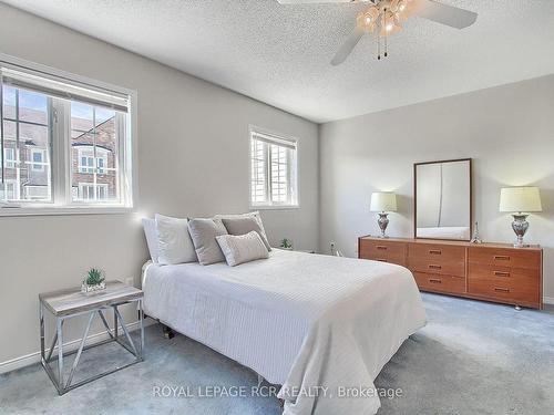 43-3 Carriage Walk, Aurora, ON - Indoor Photo Showing Bedroom