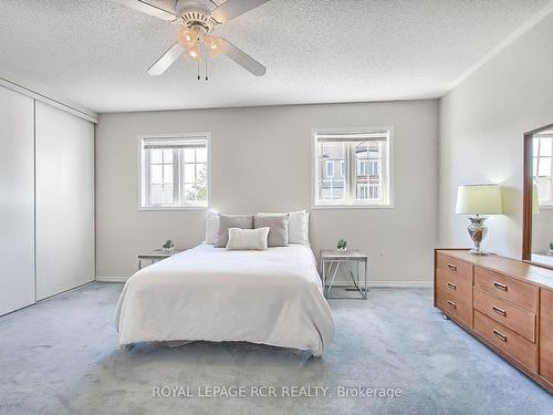 43-3 Carriage Walk, Aurora, ON - Indoor Photo Showing Bedroom