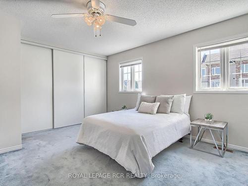 43-3 Carriage Walk, Aurora, ON - Indoor Photo Showing Bedroom