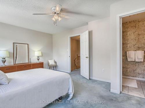 43-3 Carriage Walk, Aurora, ON - Indoor Photo Showing Bedroom