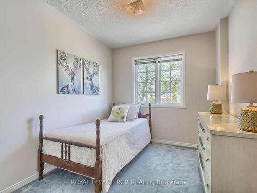 43-3 Carriage Walk, Aurora, ON - Indoor Photo Showing Bedroom