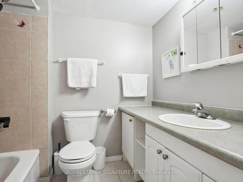 4 Hemlock Crt, Barrie, ON - Indoor Photo Showing Bathroom