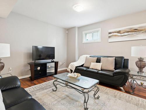 4 Hemlock Crt, Barrie, ON - Indoor Photo Showing Living Room