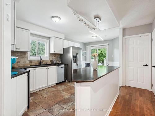 4 Hemlock Crt, Barrie, ON - Indoor Photo Showing Kitchen