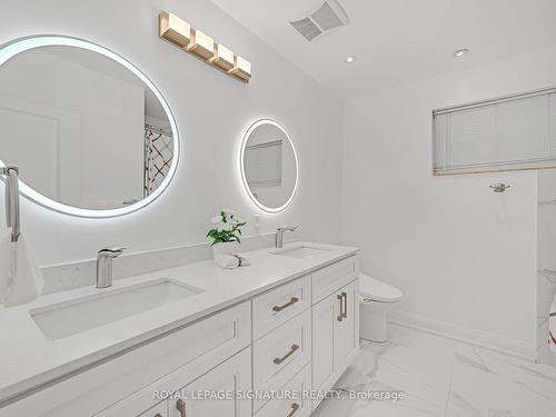 1306 Langdale Cres, Oakville, ON - Indoor Photo Showing Bathroom