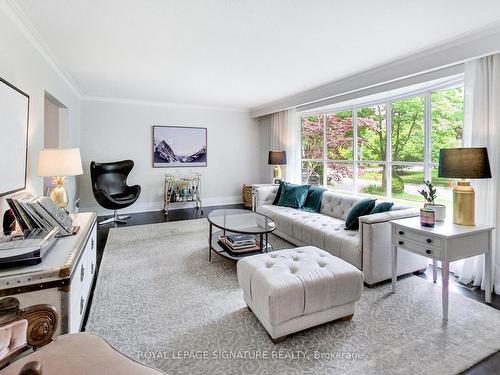 1151 Cloverbrae Cres, Mississauga, ON - Indoor Photo Showing Living Room