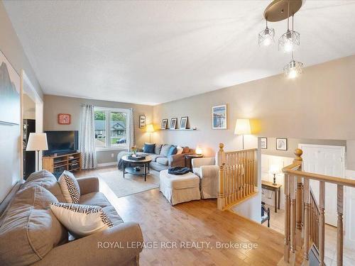 107 Macdonald Cres, West Grey, ON - Indoor Photo Showing Living Room