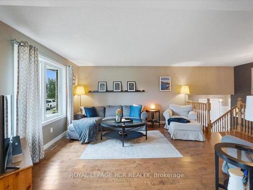 107 Macdonald Cres, West Grey, ON - Indoor Photo Showing Living Room