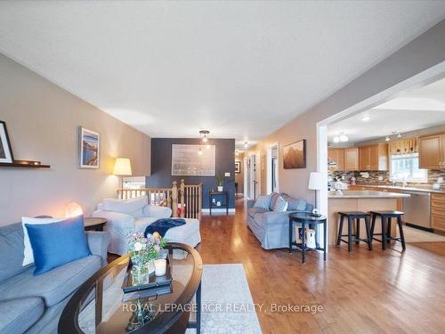 107 Macdonald Cres, West Grey, ON - Indoor Photo Showing Living Room