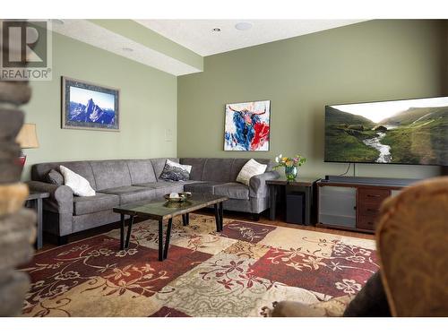 3010 Coachwood Crescent, Vernon, BC - Indoor Photo Showing Living Room