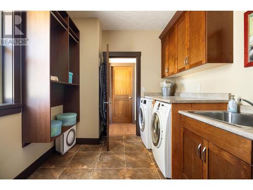 3010 Coachwood Crescent, Vernon, BC - Indoor Photo Showing Laundry Room