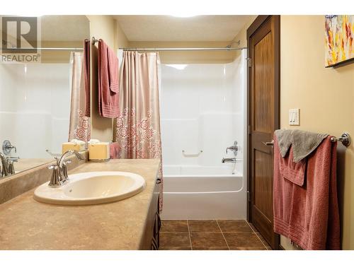 3010 Coachwood Crescent, Vernon, BC - Indoor Photo Showing Bathroom