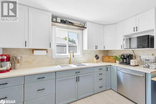 17 Centre Street, Belleville, ON - Indoor Photo Showing Kitchen