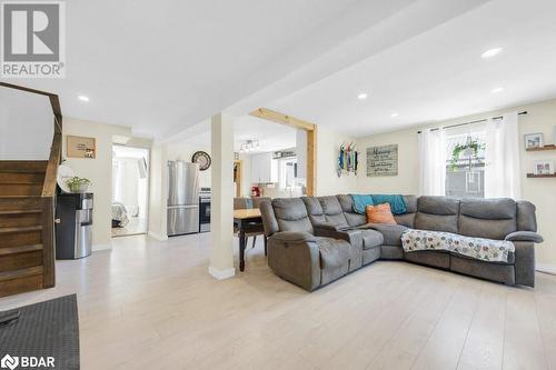 17 Centre Street, Belleville, ON - Indoor Photo Showing Living Room