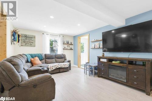 17 Centre Street, Belleville, ON - Indoor Photo Showing Living Room