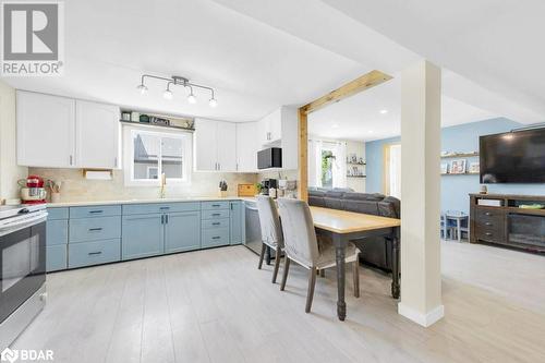 17 Centre Street, Belleville, ON - Indoor Photo Showing Kitchen