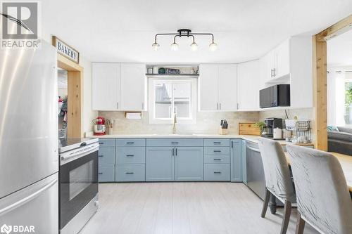 17 Centre Street, Belleville, ON - Indoor Photo Showing Kitchen