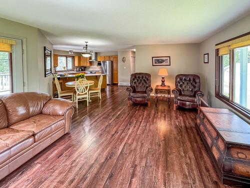 2998 37Th Street S, Cranbrook, BC - Indoor Photo Showing Living Room