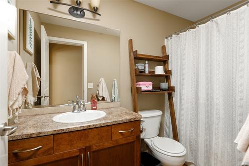 225-850 Saucier Avenue, Kelowna, BC - Indoor Photo Showing Bathroom
