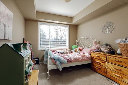 225-850 Saucier Avenue, Kelowna, BC - Indoor Photo Showing Bedroom