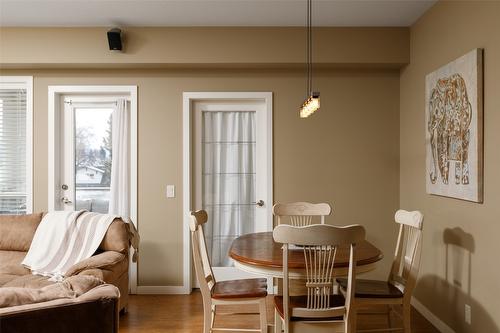 225-850 Saucier Avenue, Kelowna, BC - Indoor Photo Showing Dining Room