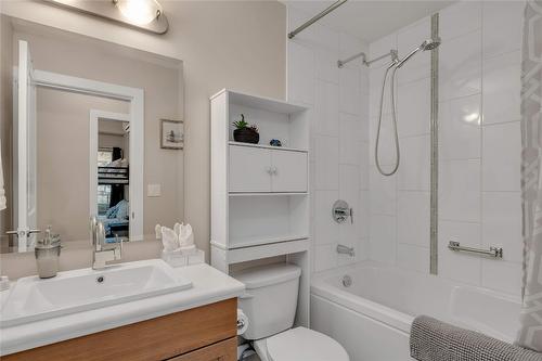 210-3205 Skyview Lane, West Kelowna, BC - Indoor Photo Showing Bathroom