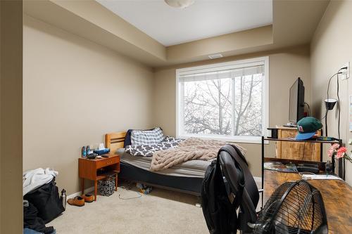 220-850 Saucier Avenue, Kelowna, BC - Indoor Photo Showing Bedroom