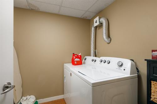 220-850 Saucier Avenue, Kelowna, BC - Indoor Photo Showing Laundry Room