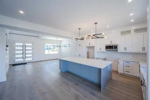 2895 Partridge Drive, Penticton, BC - Indoor Photo Showing Kitchen With Upgraded Kitchen