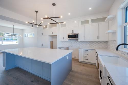 2895 Partridge Drive, Penticton, BC - Indoor Photo Showing Kitchen With Upgraded Kitchen