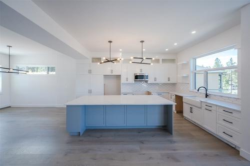 2895 Partridge Drive, Penticton, BC - Indoor Photo Showing Kitchen With Upgraded Kitchen