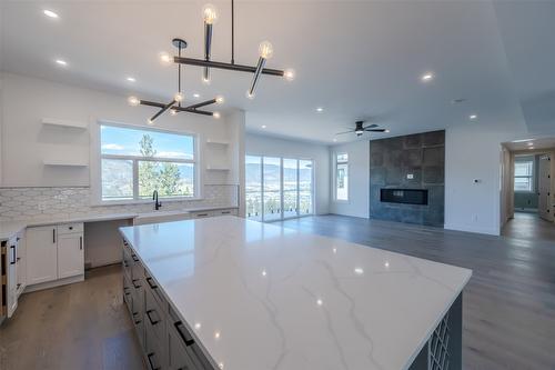 2895 Partridge Drive, Penticton, BC - Indoor Photo Showing Kitchen With Upgraded Kitchen