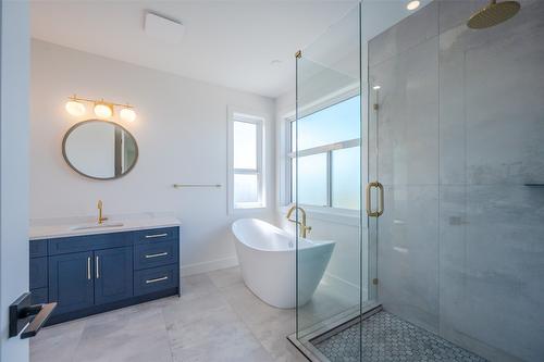 2895 Partridge Drive, Penticton, BC - Indoor Photo Showing Bathroom