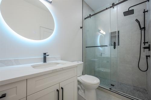 2895 Partridge Drive, Penticton, BC - Indoor Photo Showing Bathroom