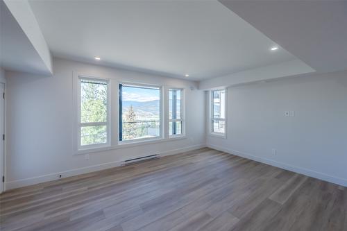 2895 Partridge Drive, Penticton, BC - Indoor Photo Showing Kitchen With Double Sink