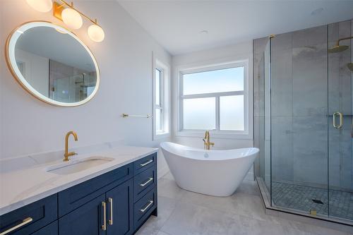 2895 Partridge Drive, Penticton, BC - Indoor Photo Showing Bathroom