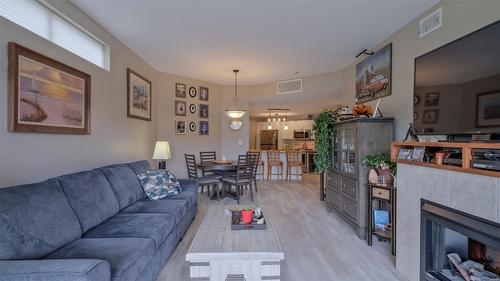 336-4205 Gellatly Road, West Kelowna, BC - Indoor Photo Showing Living Room With Fireplace