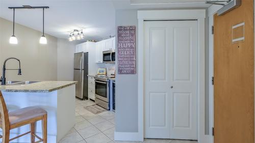 336-4205 Gellatly Road, West Kelowna, BC - Indoor Photo Showing Kitchen With Double Sink