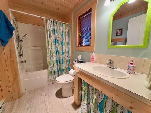 3525 Enderby Mabel Lake Road, Enderby, BC - Indoor Photo Showing Bathroom