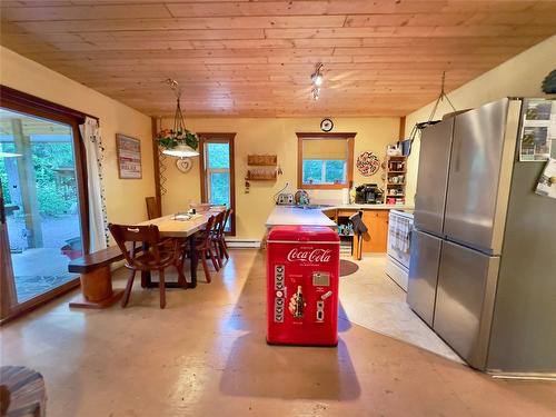 3525 Enderby Mabel Lake Road, Enderby, BC - Indoor Photo Showing Dining Room