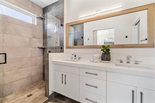 3004 Shaleview Drive, West Kelowna, BC - Indoor Photo Showing Bathroom