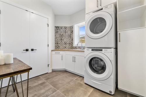 3004 Shaleview Drive, West Kelowna, BC - Indoor Photo Showing Laundry Room