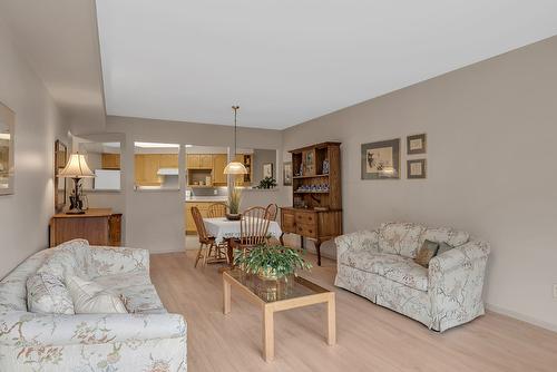 103-3767 Brown Road, West Kelowna, BC - Indoor Photo Showing Living Room