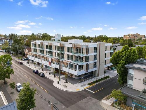 205-1916 Oak Bay Ave, Victoria, BC - Outdoor With View