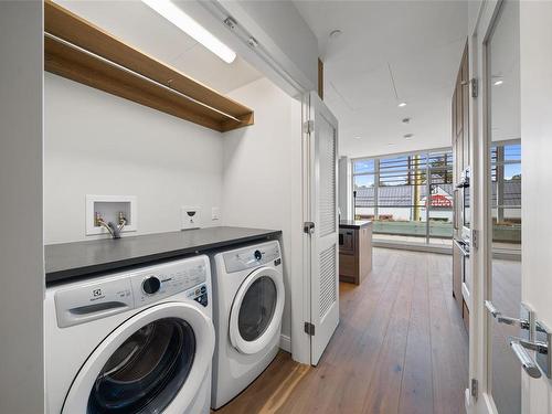 205-1916 Oak Bay Ave, Victoria, BC - Indoor Photo Showing Laundry Room