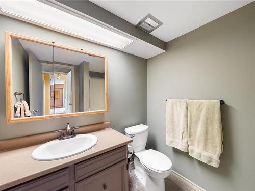 406-1188 Yates St, Victoria, BC - Indoor Photo Showing Bathroom
